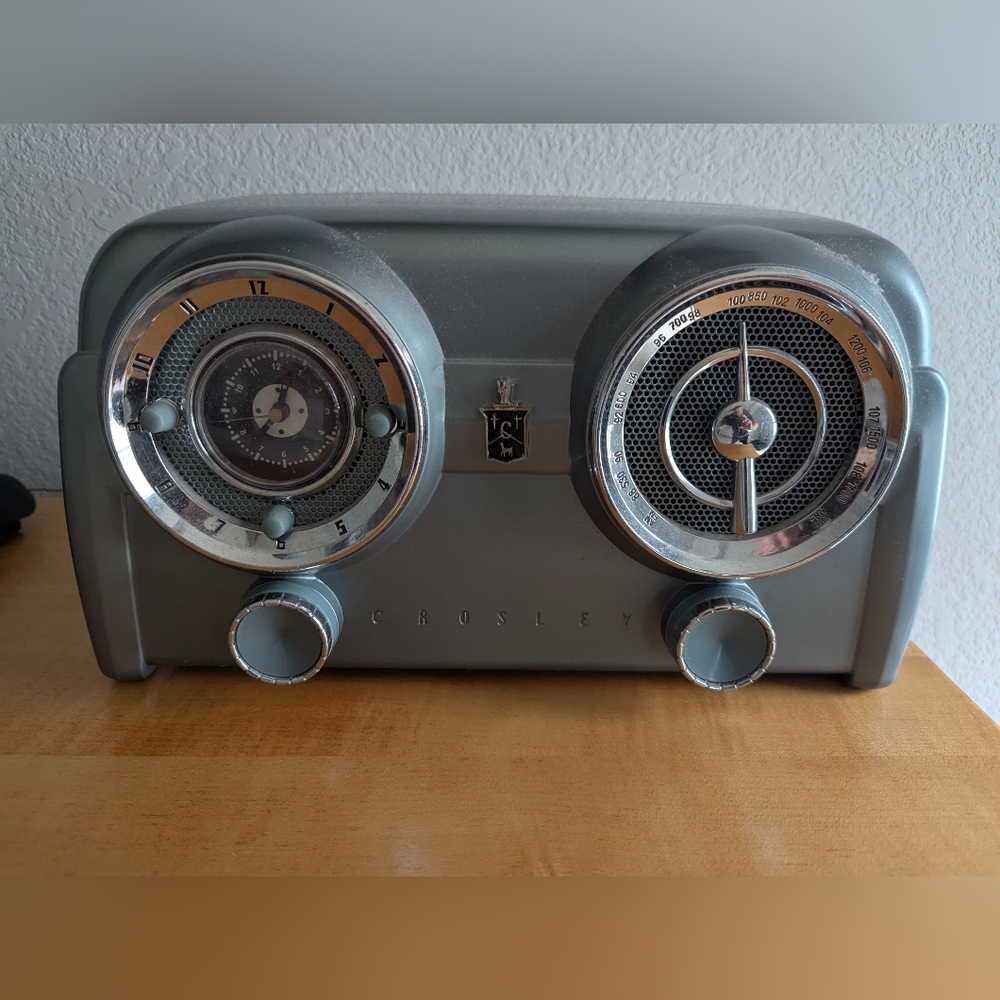 Crosley Silver Vintage Radio